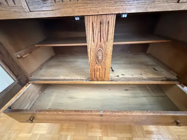 Solid Oak Antique Buffet in Hutches & Display Cabinets in Kingston - Image 3