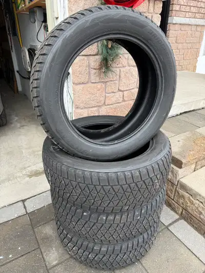 Bridgestone Blizzak 235/55R19 In good shape, see pictures. DOT is 2017.