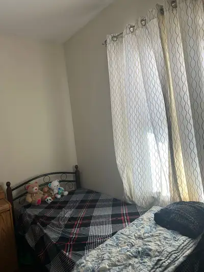 Private room for rent for $700 near downtown with everything included, room comes furnished. Bus sto...