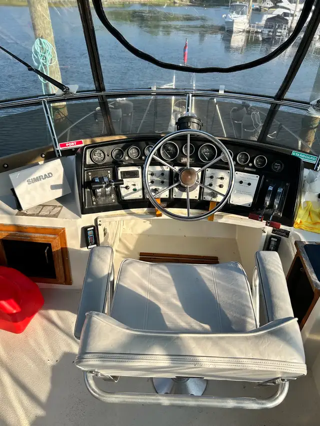 1986 Carver Voyager 2827 in Powerboats & Motorboats in Saint John - Image 11