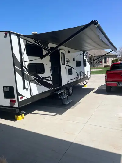 Selling 28ft Imagine by Grand Design. Outdoor Kitchen. Bunk beds . Lots of storage . Selling due to...