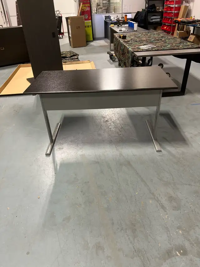 desk - workstation  in Desks in Calgary - Image 3