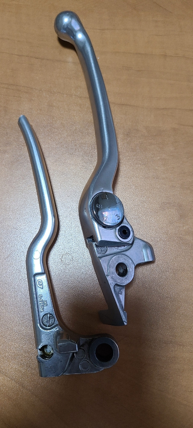 fz07 front brake lever abd clutch lever in Motorcycle Parts & Accessories in Mississauga / Peel Region - Image 3