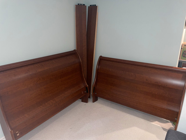 9 piece bedroom set -Good condition in Dressers & Wardrobes in Oshawa / Durham Region - Image 4