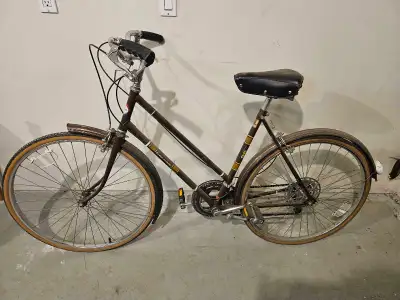 In great working condition. Super smooth and comfortable to ride.