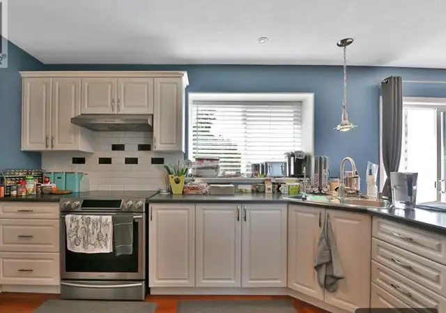 House for rent (upstairs) in Long Term Rentals in Nanaimo - Image 9