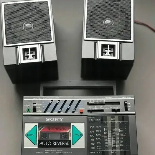 Sony CFS-5000S AM/FM-MW-SW 7 Band Receiver/Recorder Boombox in Stereo Systems & Home Theatre in City of Toronto - Image 5