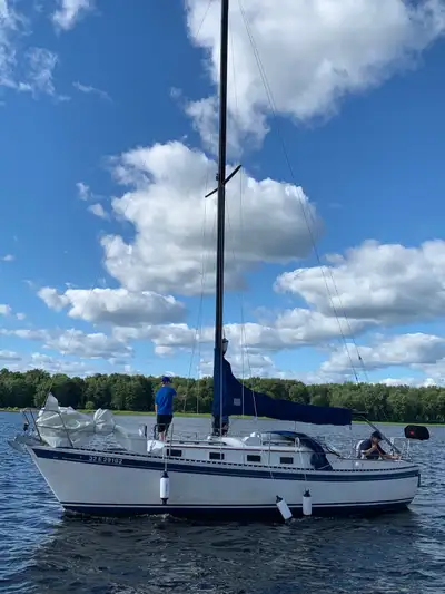 1982 Aloha 8.5 Sailboat. Sails and rigging are in good condition; The engine is a 13hp Westbreke die...
