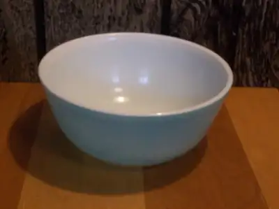 Bol PYREX 403 turquoise 2 1/2 QT, View more