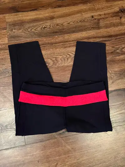 Crops from Costco Brand: Tuff Athletics Size: Medium Made in Canada From a smoke-free and pet-free h...