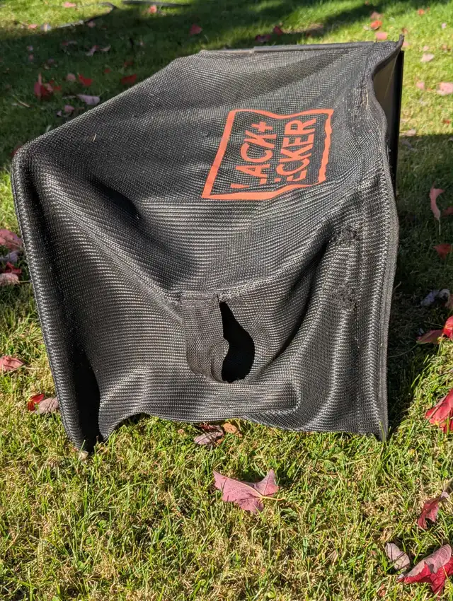 Sac de tondeuse Black Decker Électrique 13 amp. in Lawnmowers & Leaf Blowers in Québec City - Image 3