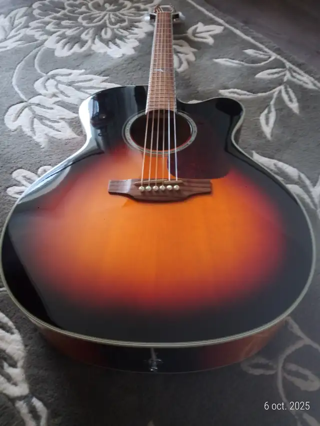 Superb Takamine GJ72CE-BSB electro guitar almost like new in Guitars in Drummondville - Image 3