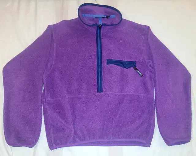 Patagonia fleece vest A-XL / Hoodie A-M / shirt A-XL in Arts & Collectibles in Red Deer - Image 8