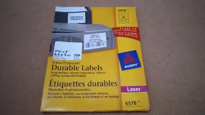 Neuf. Livraison non-disponible. J'habite à 2 coins de rue du métro Jean-Talon (H2R 2C4). Brand New....