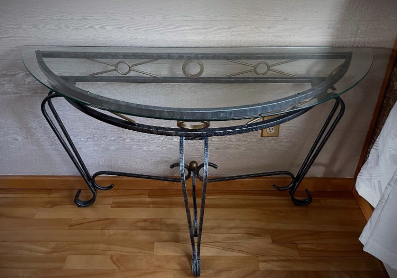 2 Tables de salon en fer et dessus en verre Tables basses