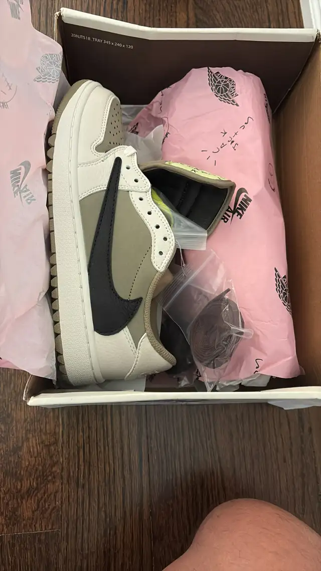 Travis Scott x Air Jordan 1 Low Golf 'Neutral Olive' SIZE 7 REPs in Golf in Markham / York Region - Image 3