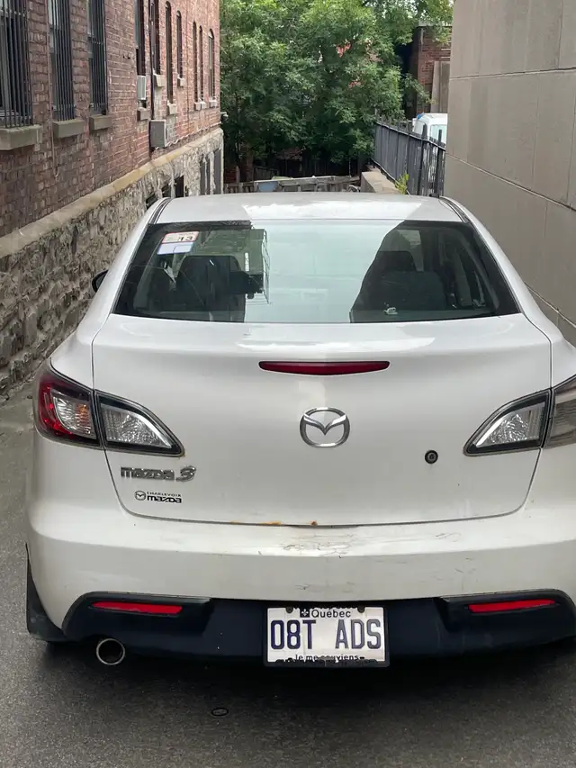 $2150  Mazda 3 2010555661501347276804
