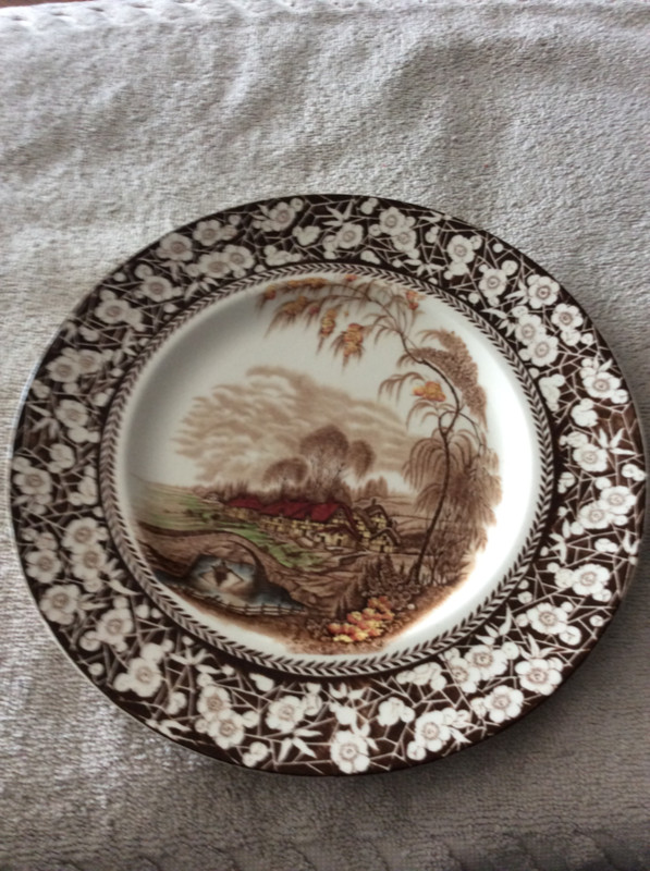 Royal Staffordshire 10 1/2” decorative plate, $5 in Arts & Collectibles in City of Halifax