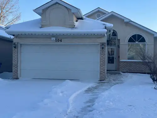 Beautiful Rental Home in South Winnipeg – Prime Location Near U of M Welcome to this bright and spac...
