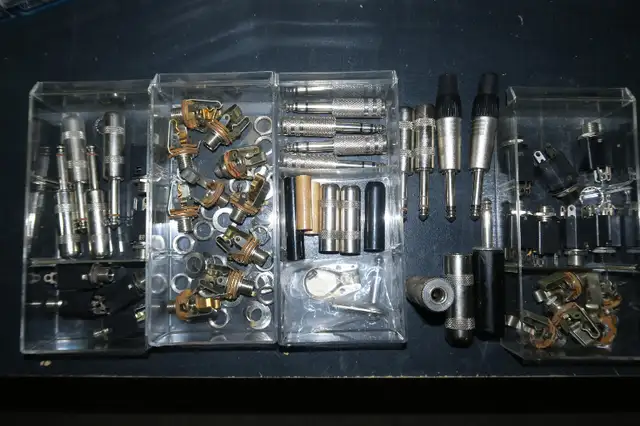 Switchcraft Stereo & Mono 1/4" Phone Plugs & Jacks in General Electronics in Guelph - Image 4