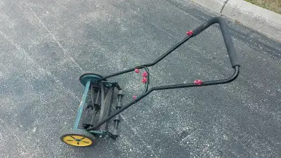 YARDWORKS 14" MANUAL LAWNMOWER (60-1525-2), View more