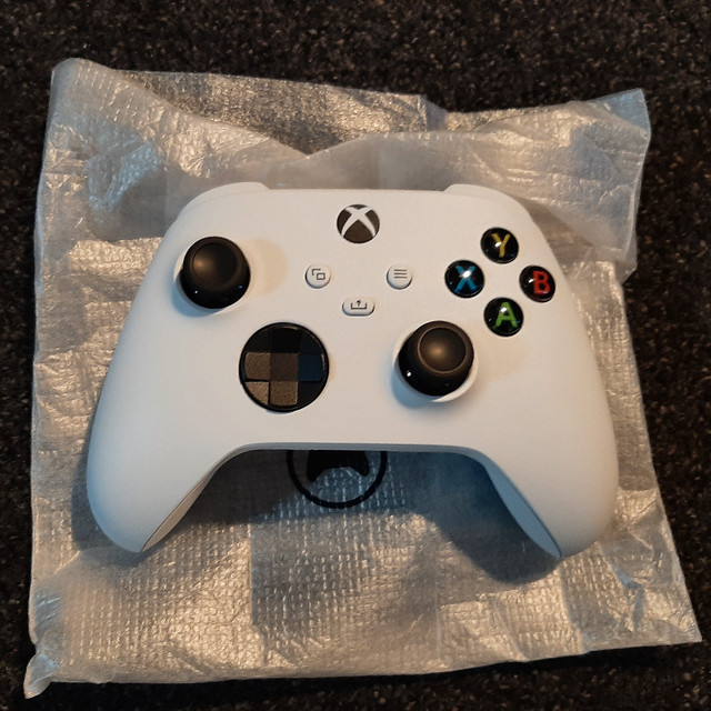 Xbox Series S/X Wireless Controller (White) - New/Never Used in Xbox Series X & S in Kingston