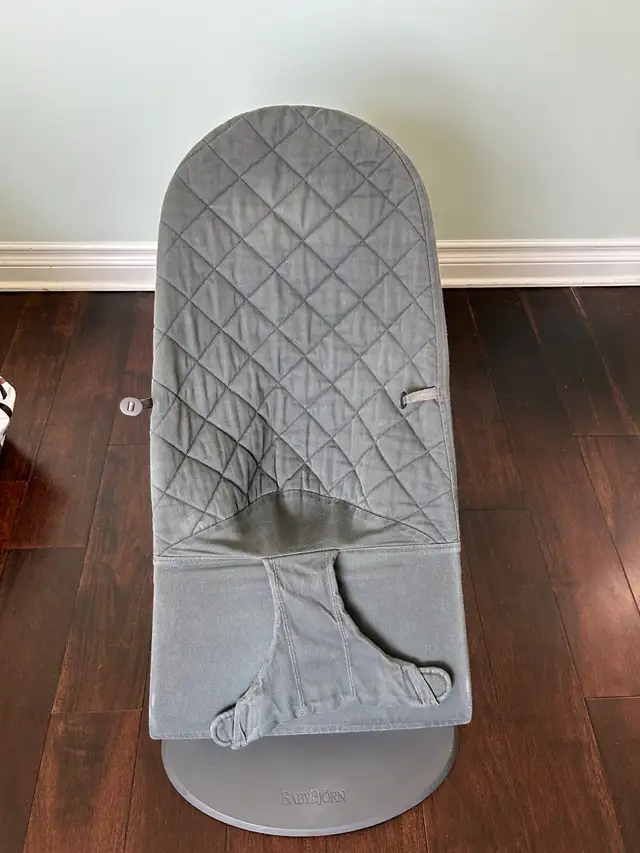 Baby Bjorn Bouncer - Anthracite Cotton Classic in Strollers, Carriers & Car Seats in City of Montréal - Image 3