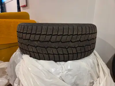 Pneus d'hiver Toyo Observe GSi-6 225/60R17 Encore bon pour 1-2 hiver Usure égale