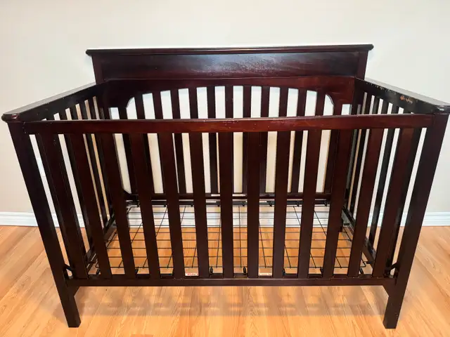 Graco crib in Cribs in Belleville - Image 3