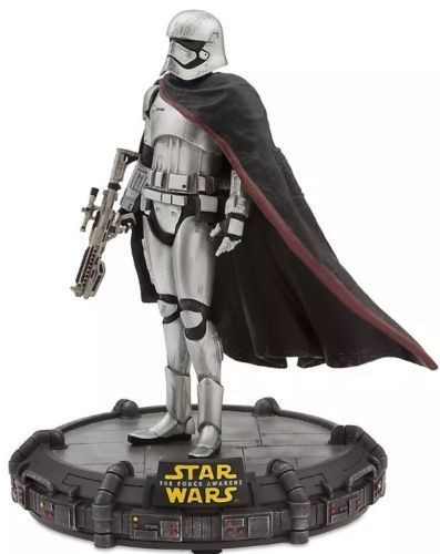 Star Wars - Captain Phasma Figurine - Numbered in Arts & Collectibles in Burnaby/New Westminster - Image 4