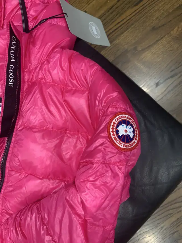 New Canada Goose Youth Cypress Hoody Summit Pink Large (14-16) in Kids & Youth in City of Toronto - Image 3