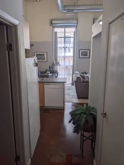 Welcome to the Annex Lofts, a prime location found in one of Hamilton's boutique condo buildings. Th...