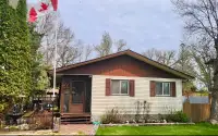 HOME/COTTAGE FOR SALE IN RM OF GIMLI, AT WINNIPEG BEACH