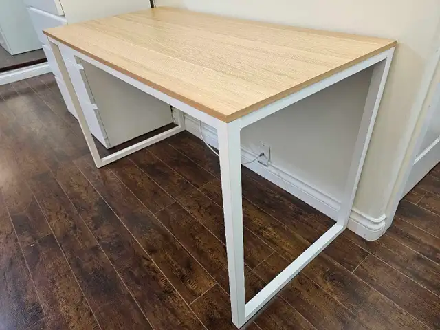 Modern Minimalist Office Desk – Light Oak & Sturdy White Frame in Other Tables in Delta/Surrey/Langley - Image 2