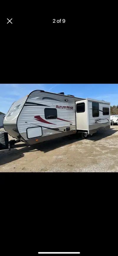 2016 Autumn Ridge lightly used this summer by second owner. The trailer has a queen size bed, table...