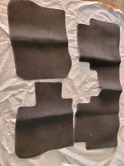 3 sets of brand new Honda CRV Floor Mat set (2018, 2023 and 2026) 35$ each set