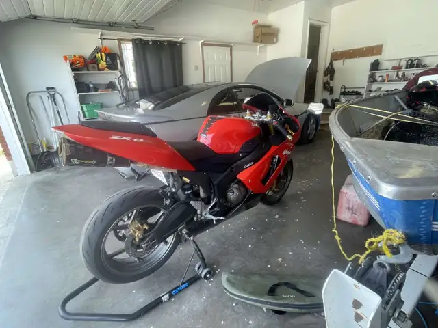 Kawasaski Ninja ZX6R in Sport Bikes in Medicine Hat - Image 3