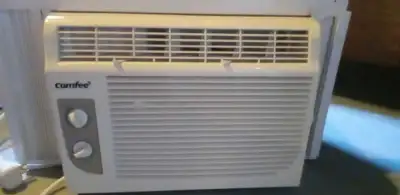Keep cool this summer with this Comfee window air conditioner, model MWFUK-05CMN1-BCK9, perfect for...