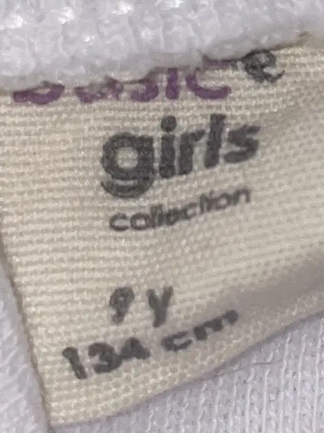 Girl's Thick Cotton White Turtle Neck (size 9) in Kids & Youth in City of Toronto - Image 4