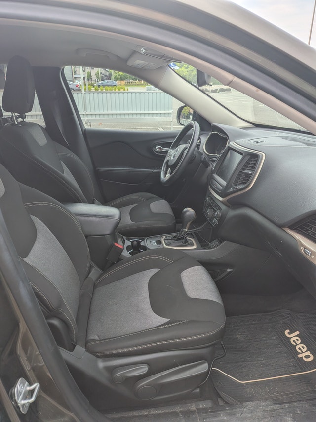 Jeep Cherokee — photo 5