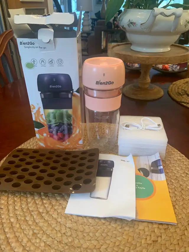 NEW BLEN2GO 300ML  PORTABLE JUICE BLENDER! BRAMPTON in Home Décor & Accents in Mississauga / Peel Region - Image 3