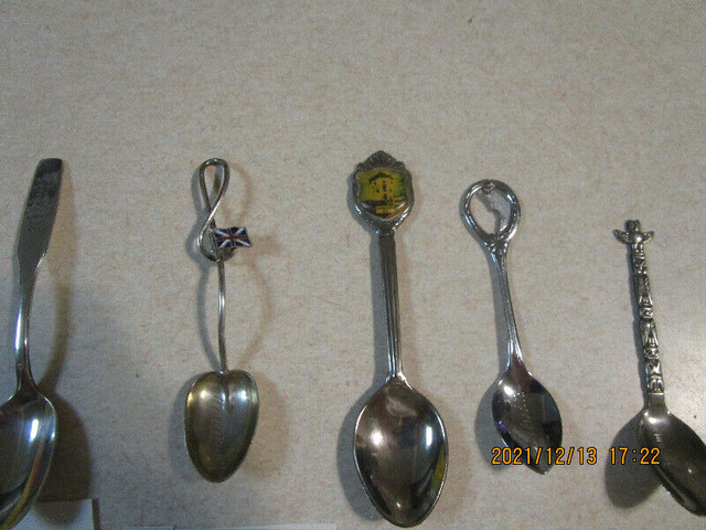 VINTAGE SOUVENIR COLLECTOR SPOONS in Arts & Collectibles in Port Alberni - Image 2