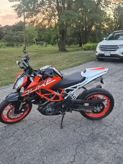 Selling my 2020 KTM DUKE 390 has fender eliminator Custom exhaust Aftermarket exhaust hanger Has 530...