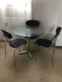 Round glass table and chairs table vitre et chaise