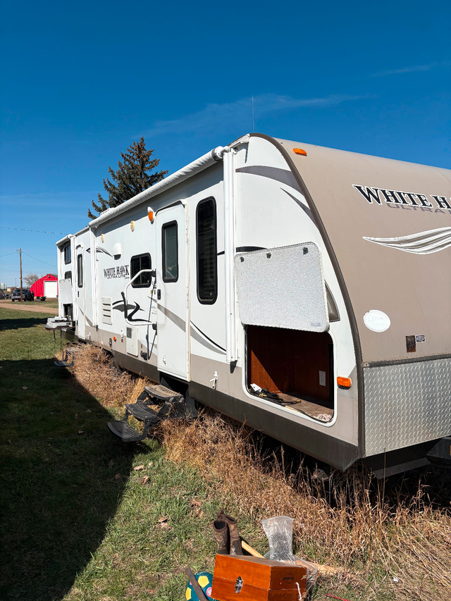 2013 Jayco Whitehawk Ultra Lite 31DSLB in Travel Trailers & Campers in Medicine Hat - Image 2