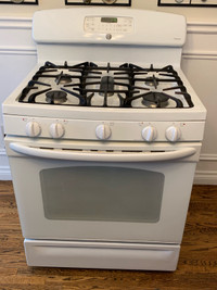 GE Gas Stove with exhaust fan