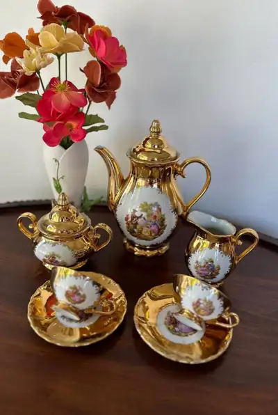 Gold Love Story Germany tea pot set and 2 tea cups for a couple! Excellent vintage condition, no chi...