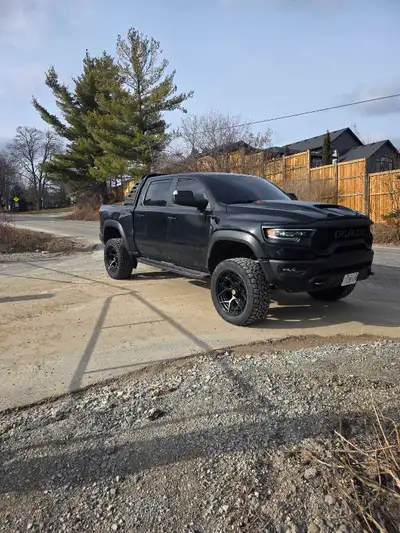 22 inch 4play forged rims on 33 inch Toyo grappler tires They have about 35k km on them Brand new I...