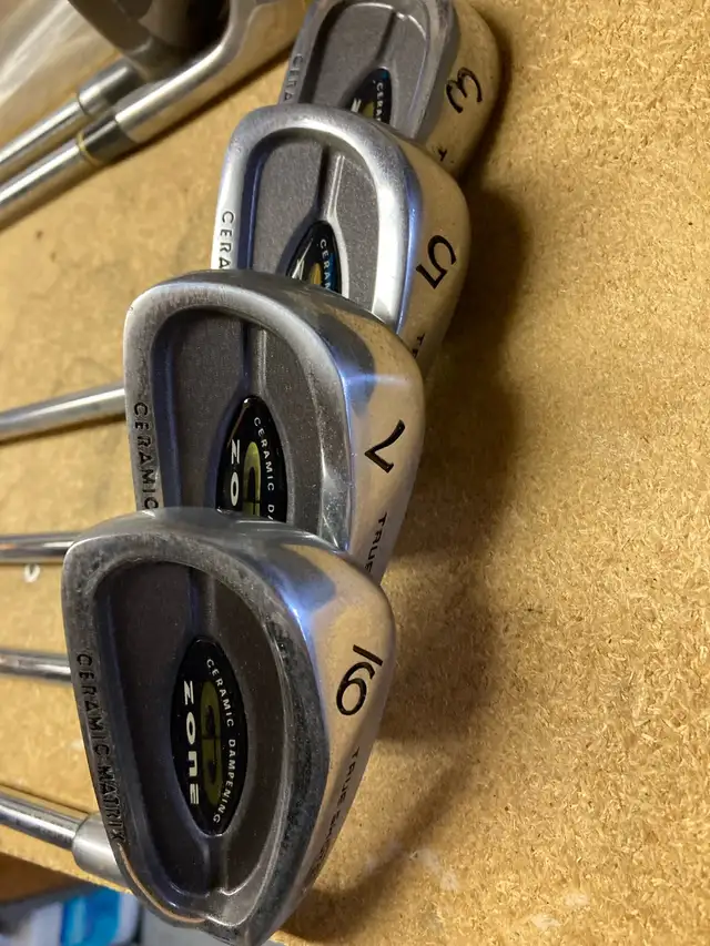 8pcs Spalding Golf Set Right Hand Tour Edition plus Sand Wedge in Golf in City of Toronto - Image 3