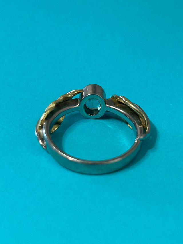 Ladies 8 1/2 gold/platinum and emerald ring in Jewellery & Watches in St. Albert - Image 3